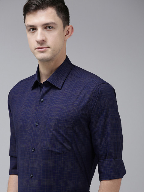 

Van Heusen Men Navy Blue Checked Custom Fit Pure Cotton Formal Shirt