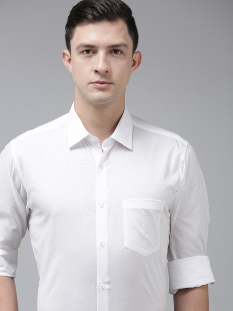

Van Heusen Men White Solid Custom Fit Formal Shirt