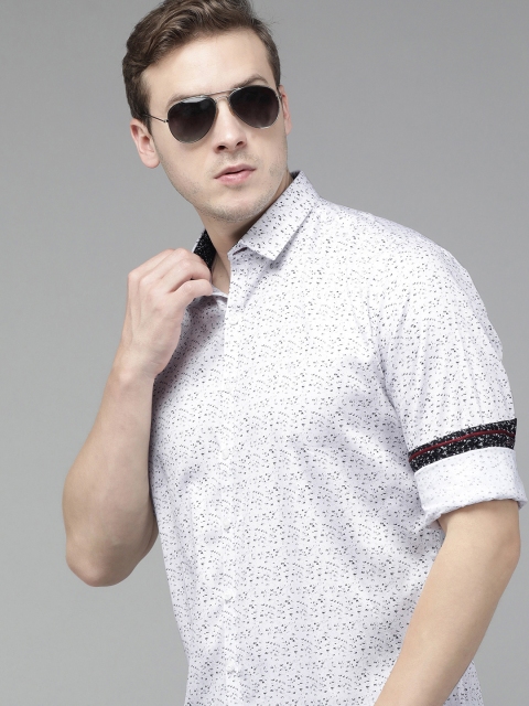 

V Dot Men White Slim Fit Printed Pure Cotton Casual Shirt
