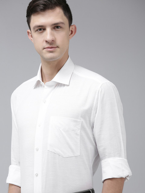 

Van Heusen Men White Solid Custom Fit Formal Shirt