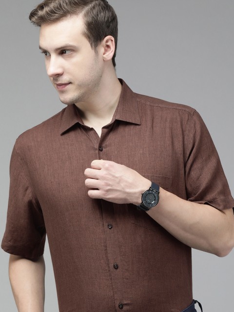 

Van Heusen Men Brown Solid Short Sleeved Tailored Fit Formal Shirt
