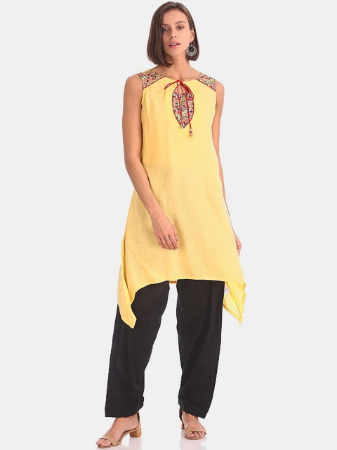 

Karigari Women Yellow & Red Floral Printed Kurta