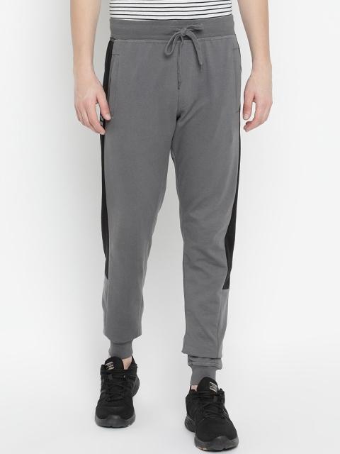 

V2 Value & Variety Men Grey & Black Printed Slim Fit Cotton Track Pants