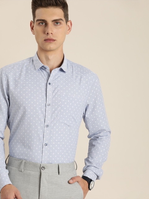 

INVICTUS Men Blue & White Textured Slim Fit Semiformal Shirt