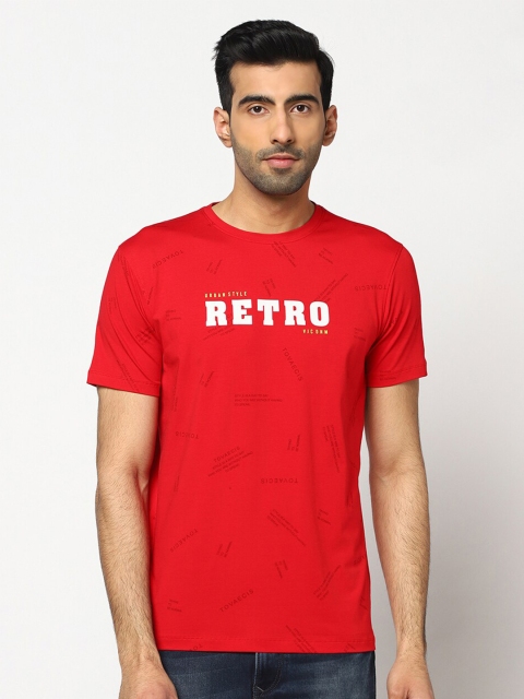 

VENITIAN Men Red Typography Printed Slim Fit T-shirt