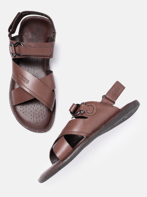 

Woods Men Brown Leather Solid Comfort Sandals