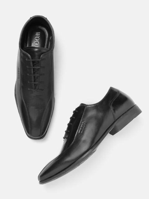 

Woods Men Black Leather Textured Formal Oxfords