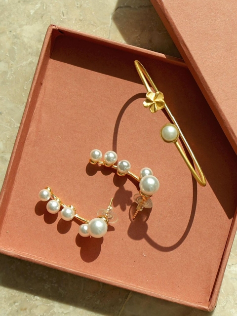 

Pipa Bella Gold-Toned & White Beaded Jewellery Set