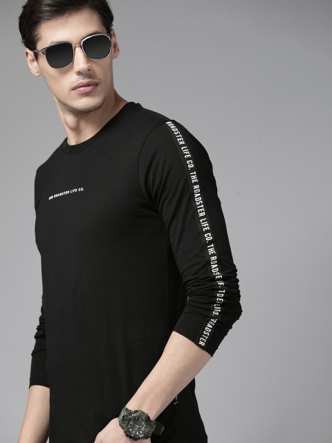 

The Roadster Lifestyle Co Men Black Pure Cotton Brand Logo Printed T-shirt