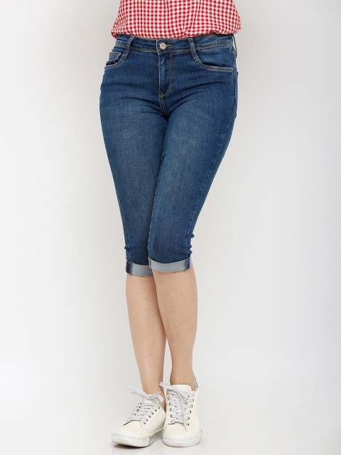 

Kraus Jeans Women Blue Solid Denim Capris