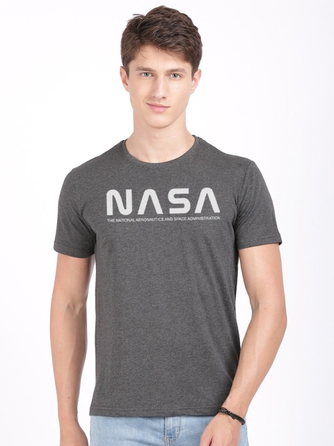 

MASH UNLIMITED Men Charcoal Typography Printed Applique Slim Fit T-shirt