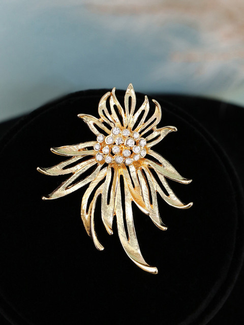 

Crunchy Fashion Woman Gold-Plated White Stone-Studded Golden Elegant Sun Curved Brooch
