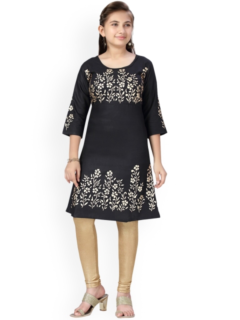

Aarika Girls Black Floral Printed Kurta