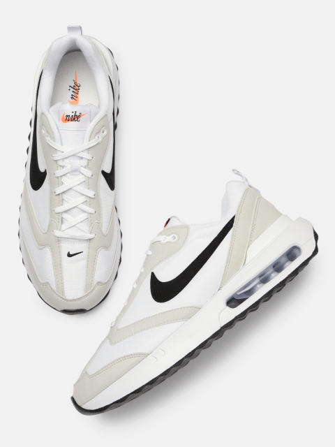 

Nike Men White AIR MAX DAWN Sneakers