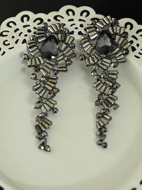 

justpeachy Grey & Black Contemporary Drop Earrings