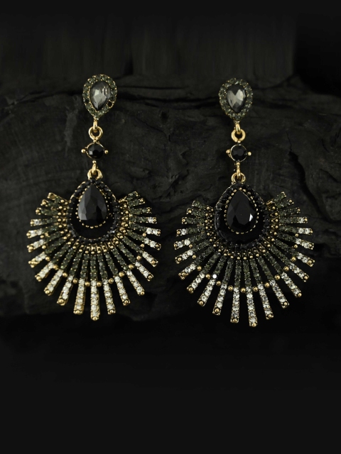

justpeachy Woman Black Drop Earring