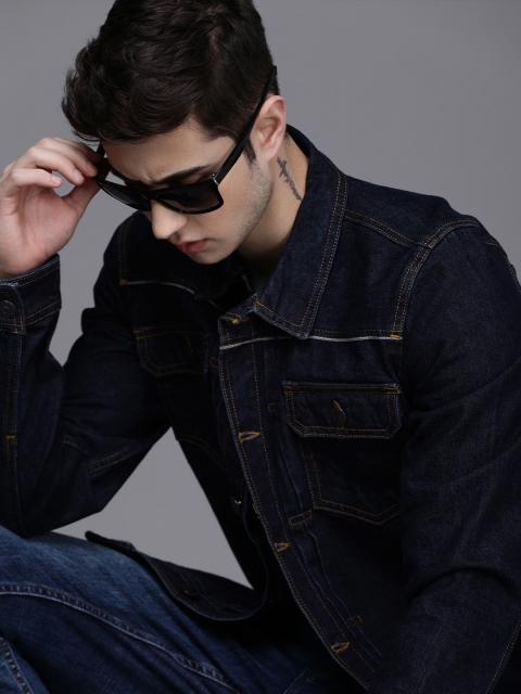 

Voi Jeans Men Blue Lightweight Denim Jacket