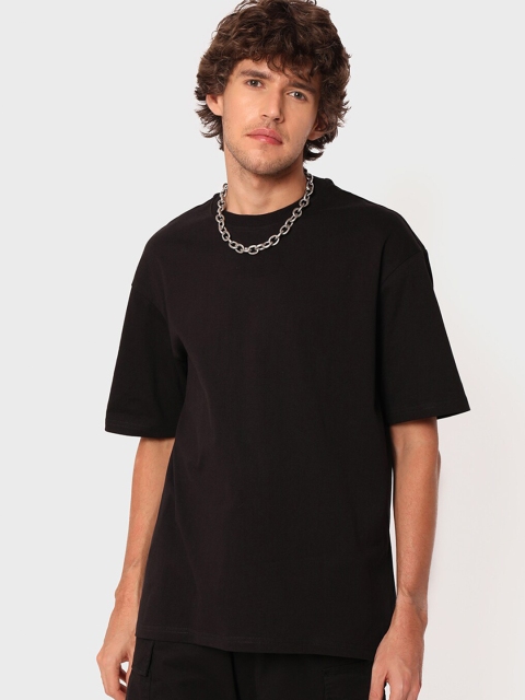 

Bewakoof Men Black Pockets T-shirt