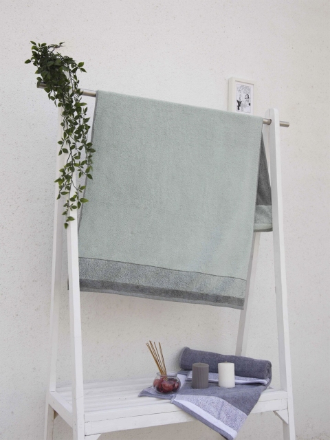 

Ariana Green & Grey Set Of 2 Solid 600 GSM Cotton Bath Towels