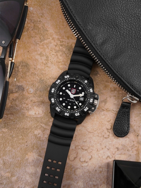 

Luminox Men Black Dial & Black Straps Analogue Watch XS 1551