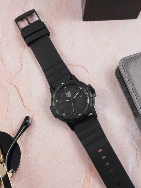 

Luminox Men Black Dial & Black Straps Analogue Watch- XS.0321.BO.EP