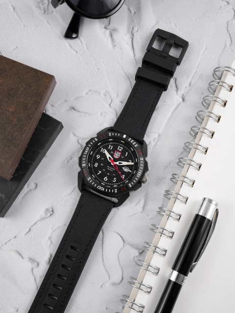 

Luminox Men Black Dial & Black Straps Analogue Watch XL 1001