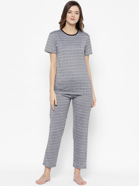 

VIMAL JONNEY Women Black & White Checked Night suit