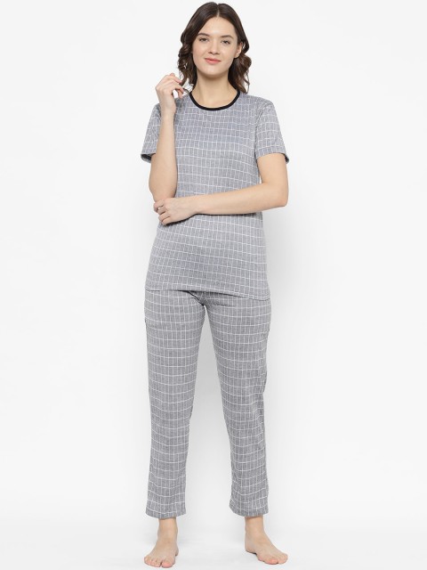 

VIMAL JONNEY Women Grey Checked T-shirt with Trousers