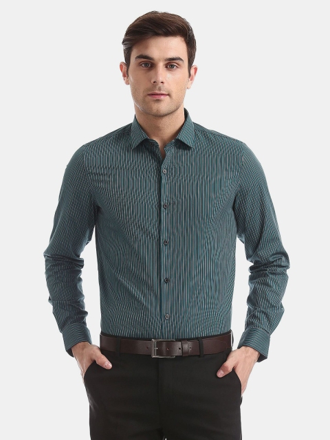 

Excalibur Men Green Slim Fit Opaque Striped Casual Shirt
