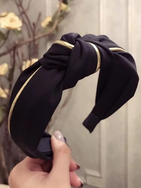 

Vembley Women Black Knot Hairband