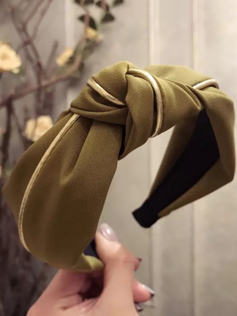 

Vembley Women Green Knot Hairband