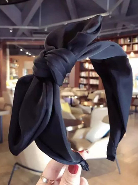 

Vembley Woman Black Bow Hairband