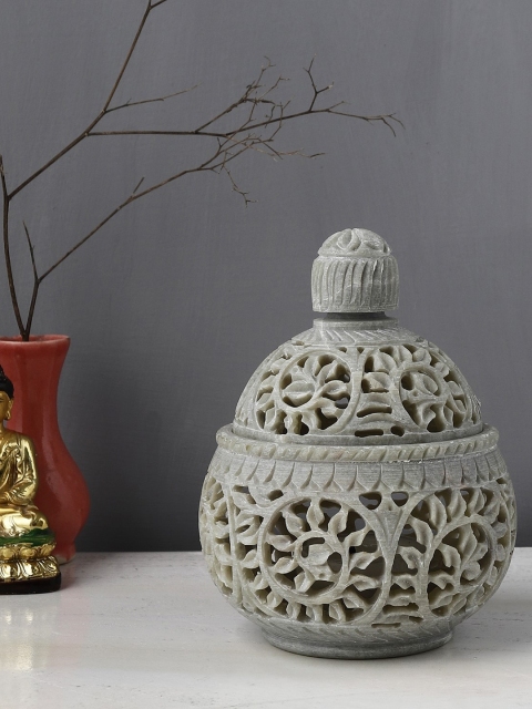 

The Decor Mart Beige Textured Handi Shape Candle Holder
