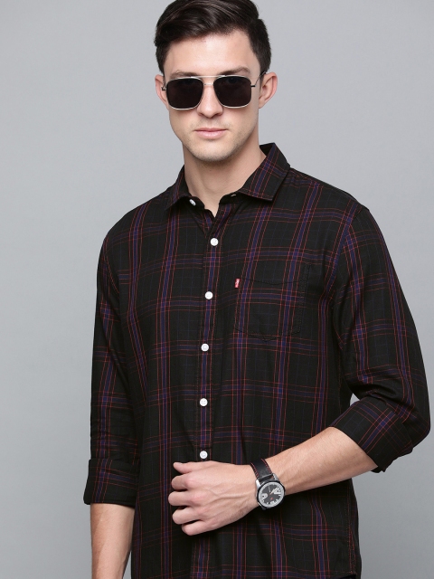 

Levis Men Black & Pink Checked Pure Cotton Slim Fit Casual Shirt