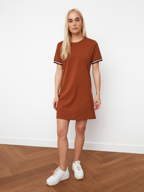 

Trendyol Chic Brown Solid Dress