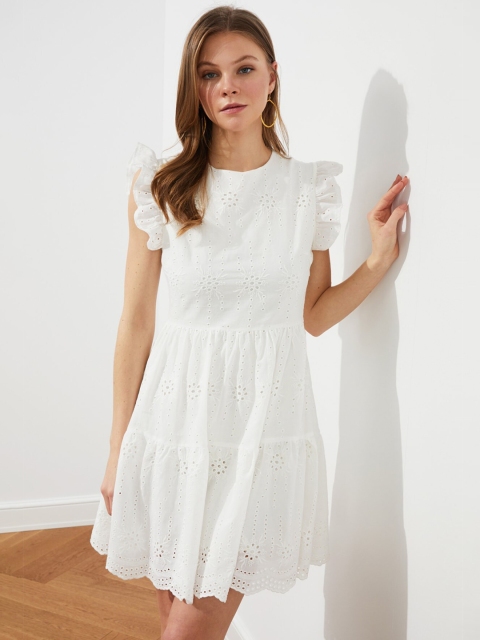 

Trendyol Beautiful Off-White Self-Design Dress