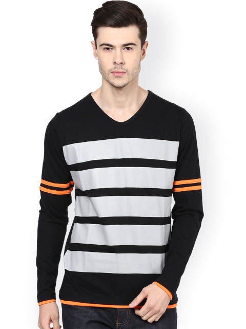 

Avoir Envie Men Black Striped V-Neck Slim Fit T-shirt