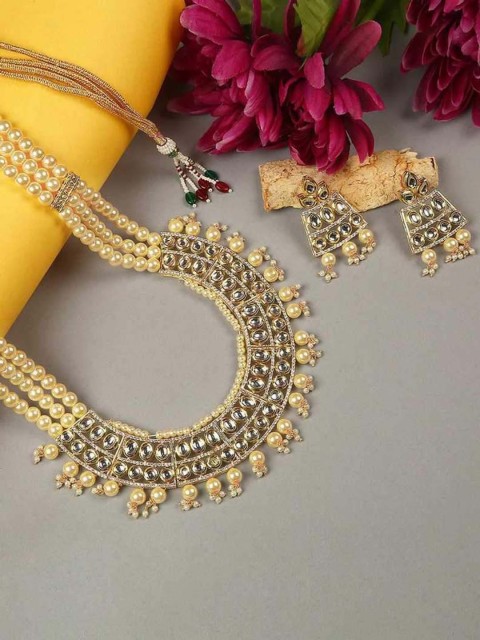

Priyaasi Gold-Plated Kundan Studded Jewellery Set
