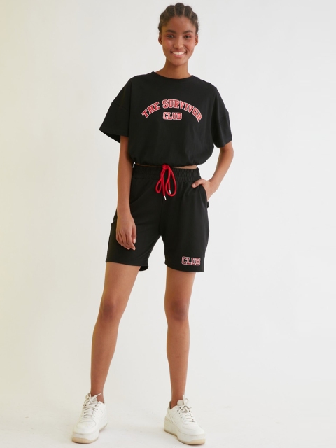 

Trendyol Women Stylish Black Solid Shorts