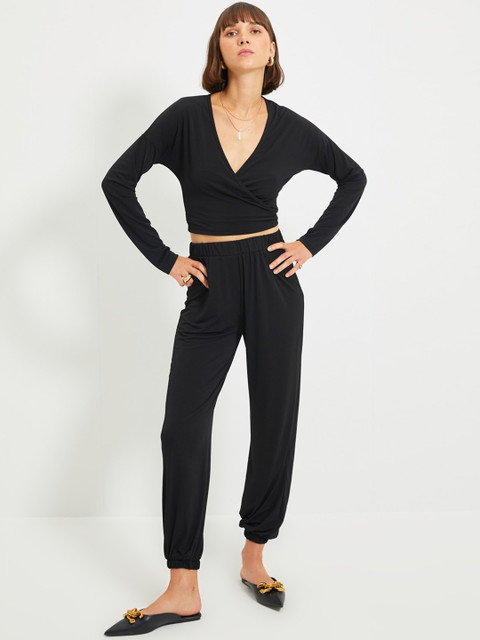 

Trendyol Women Stylish Black Solid Trousers