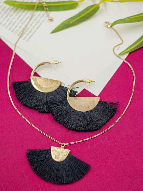 

Bellofox Gold-Toned & Black Tasseled Jewellery Set