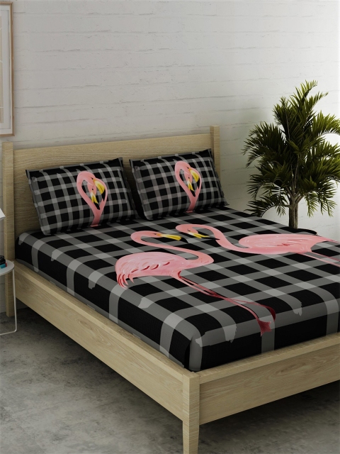 

EverHOME Black & Pink Geometric Cotton 210 TC King Bedsheet With 2 Pillow Covers