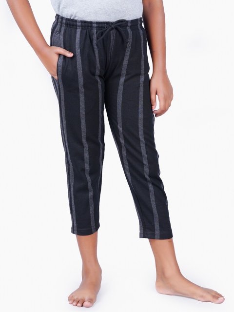 

SEYBIL Girls Black & Grey Cotton Printed Capris