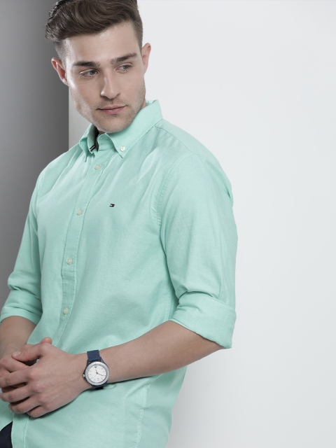 

Tommy Hilfiger Men Blue Solid Light Oxford Pure Cotton Casual Shirt