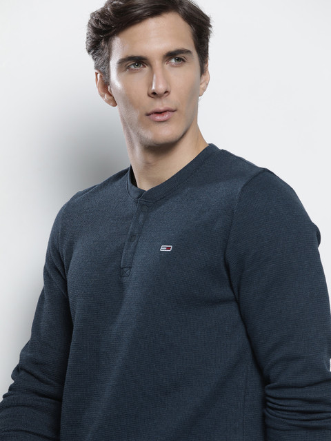 

Tommy Hilfiger Men Navy Blue Solid Henley Neck T-shirt