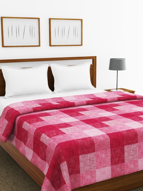 

BIANCA Pink & White Geometric AC Room 300 GSM Double Bed Comforter