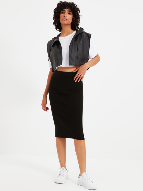 

Trendyol Women Black Solid Knee Length Straight Skirt