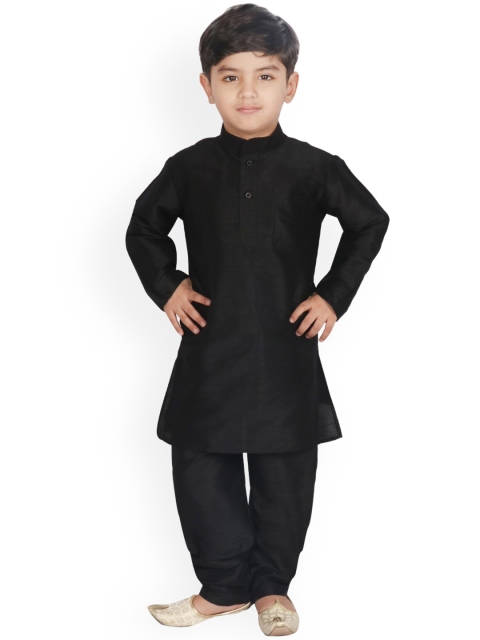 

SG YUVRAJ Boys Black Raw Silk Kurta with Salwar