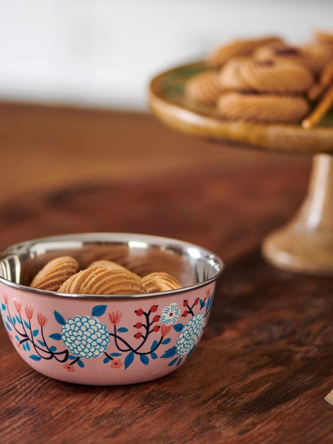 

Chumbak Blue & Pink 1 Pieces Floral Printed Stainless Steel Bowls