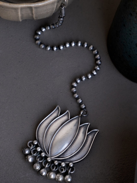 

Infuzze Women Silver-Toned Maang Tikka